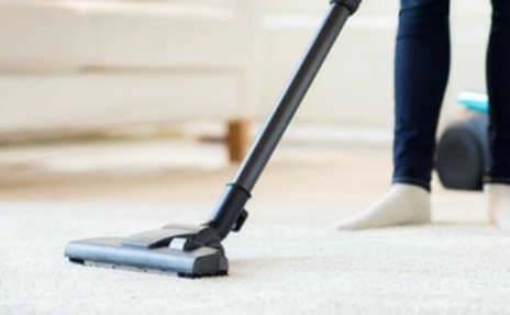Carpet Cleaning on Beige Carpet in Living Room